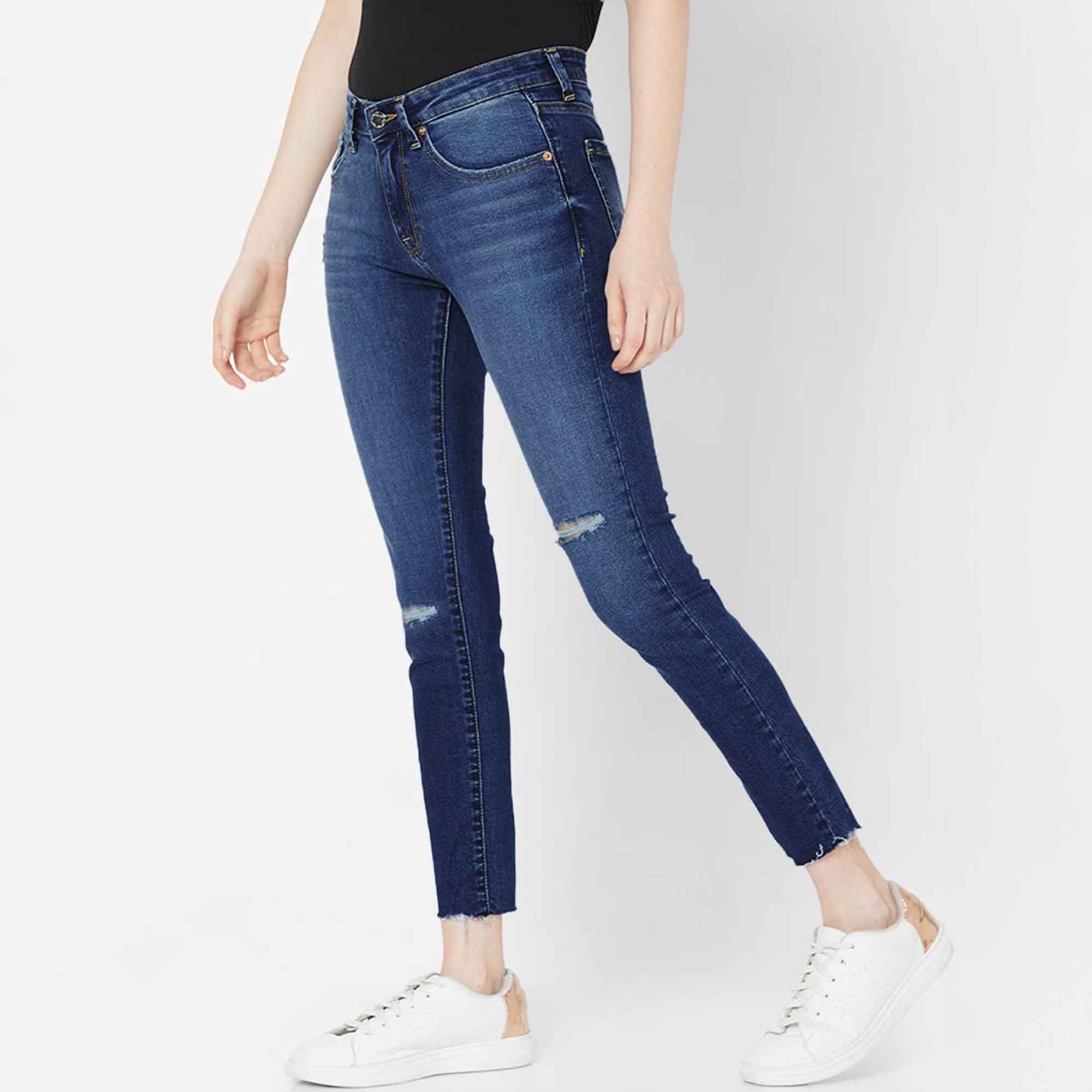 Skinny fit: jeans with a frayed hem - light blue | s.Oliver