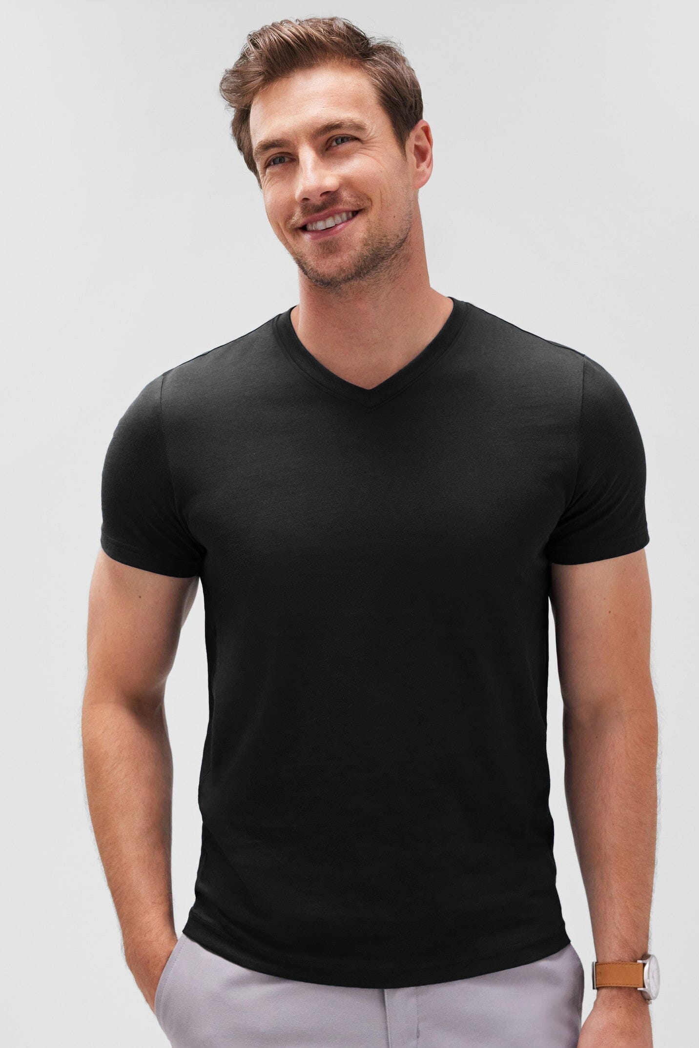 LE Men's V-Neck Tee: 100% BCI Combed Cotton Elegance Men's Tee Shirt Image 