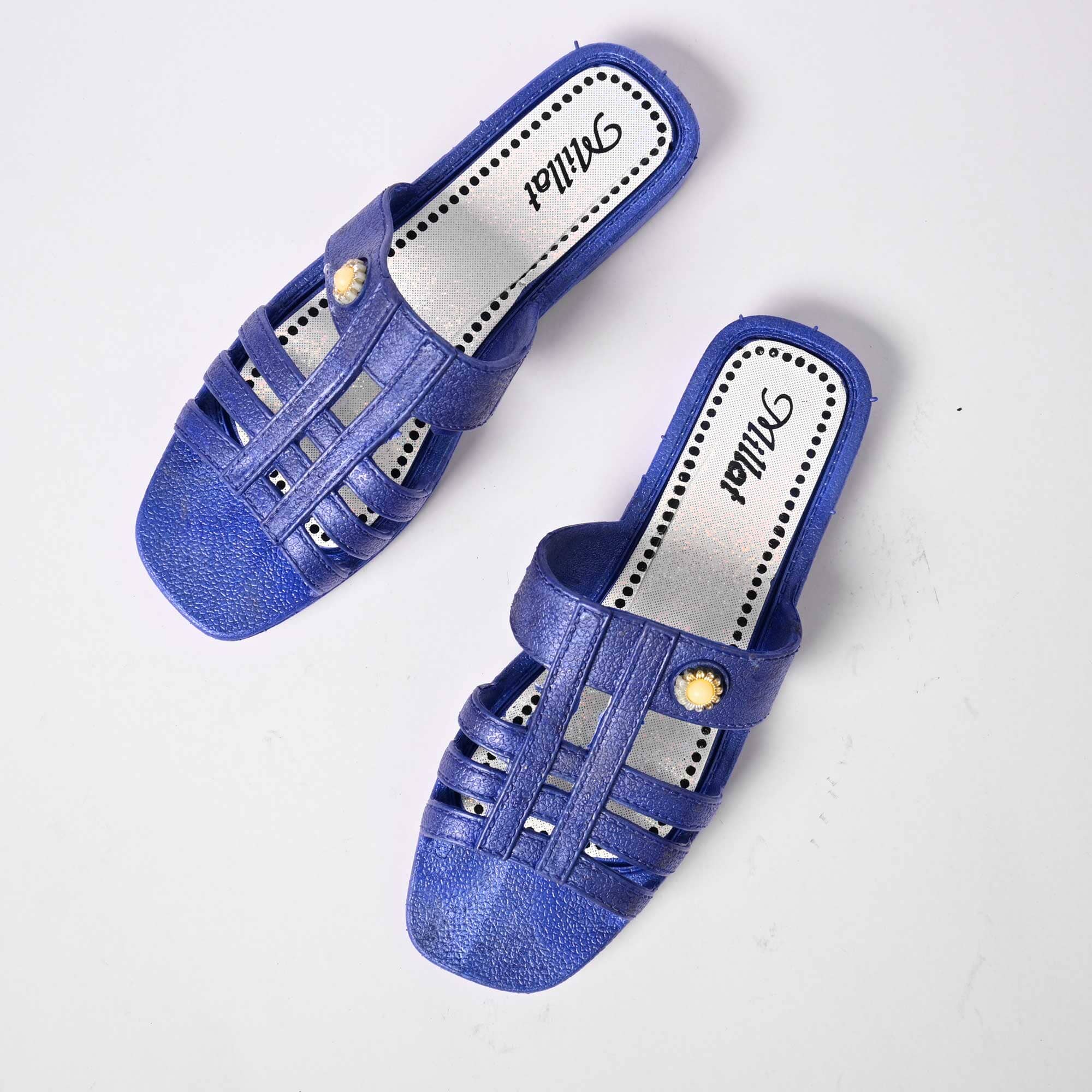 Ladies discount jeans chappal