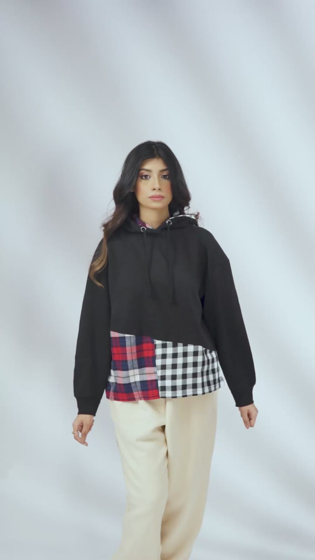 Forever Women s Contrast Check Design Pullover Fleece Hoodie